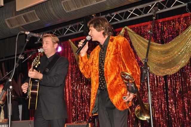 min 2010 11 13 fous swing 283